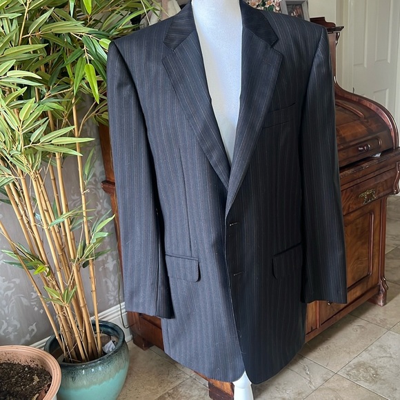 Corneliani men’s suit Italian made perfect condition. Black pin stripe - Picture 10 of 16